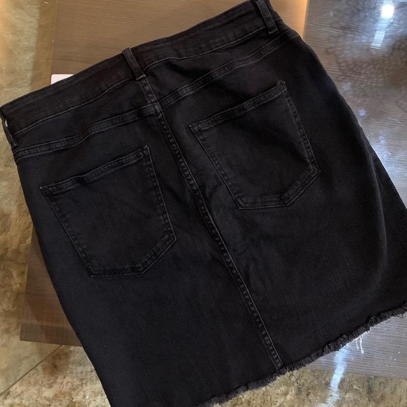Black denim skirt - Picture 2 of 3